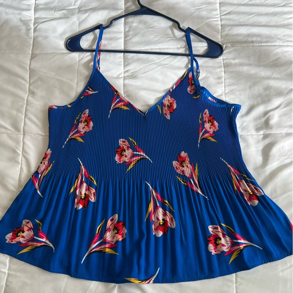 Express Blue Floral tank size L - Picture 1 of 4